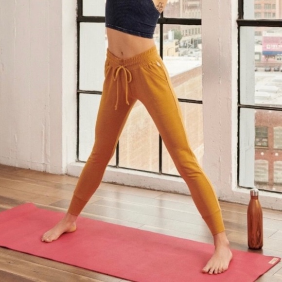 🌸New🌸 FP Movement Jogger Pants Gold Size XS NWT - Picture 2 of 13